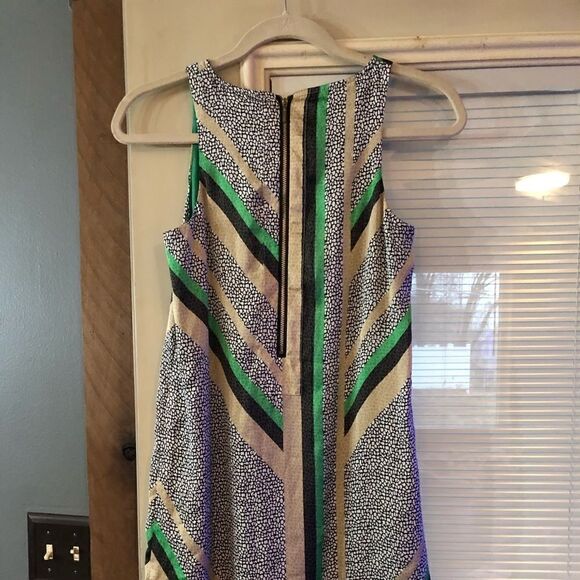 Dana Buchman Beautiful sleeveless dressWith built in slip. - Picture 2 of 9